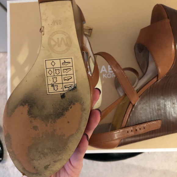 Mk tan wedges - Picture 3 of 4